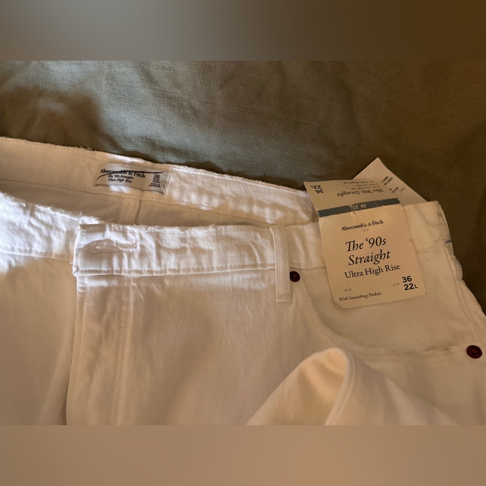 Abercrombie 90’s straight legged white distressed jeans